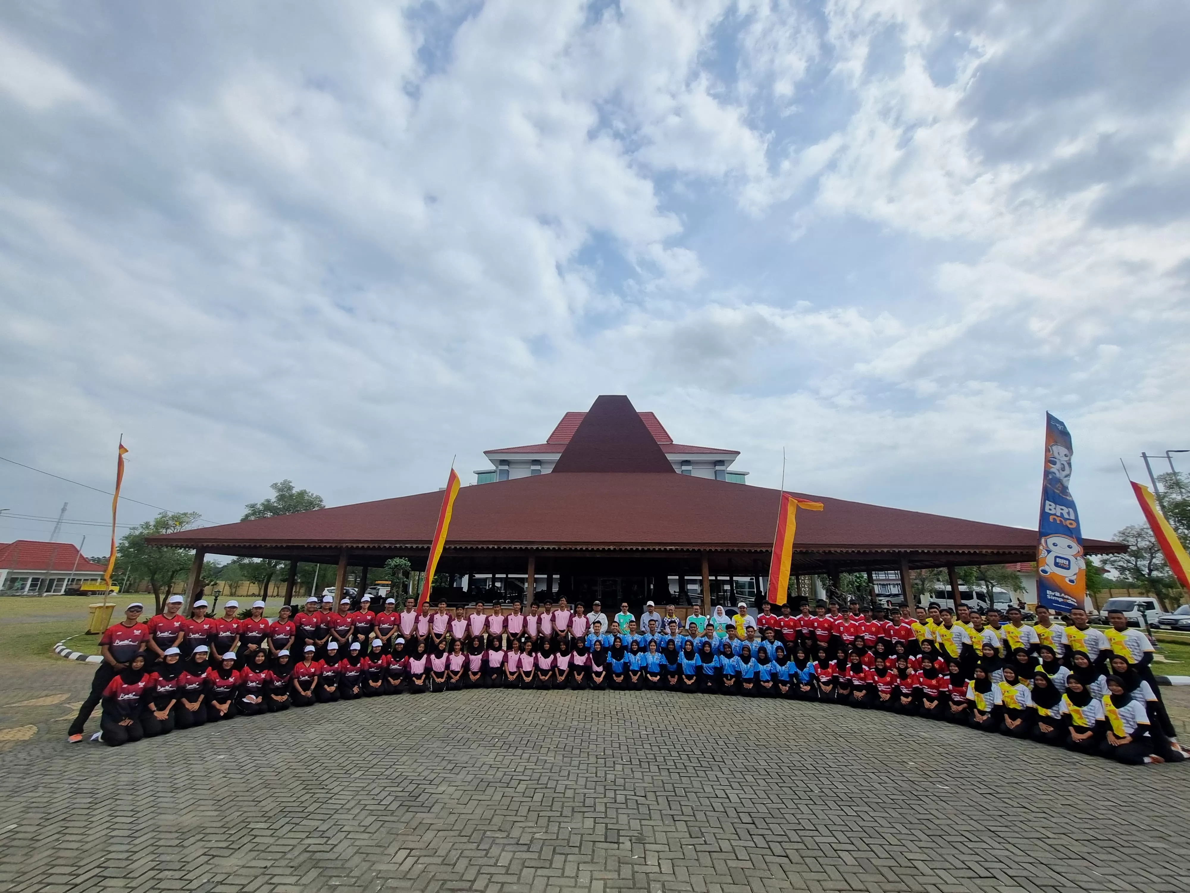 Seluruh tim peserta Porda DIY cabor drum band berfoto bersama usai mengikuti test event di Wonosari kemarin. (Ist)