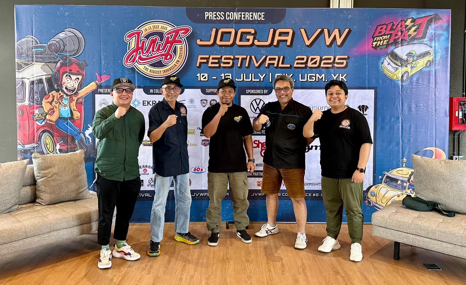 Penyelenggara JVWF 2025 saat berfoto untuk media (Harminanto) 