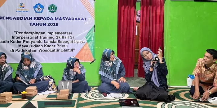 Pelatihan ITS bagi kader Posyandu Lansia di Desa Maguwo, Bantul, yang dilaksanakan oleh dosen Unjaya dan UAD Yogyakarta. Kegiatan ini bertujuan untuk meningkatkan keterampilan komunikasi pada lansia.