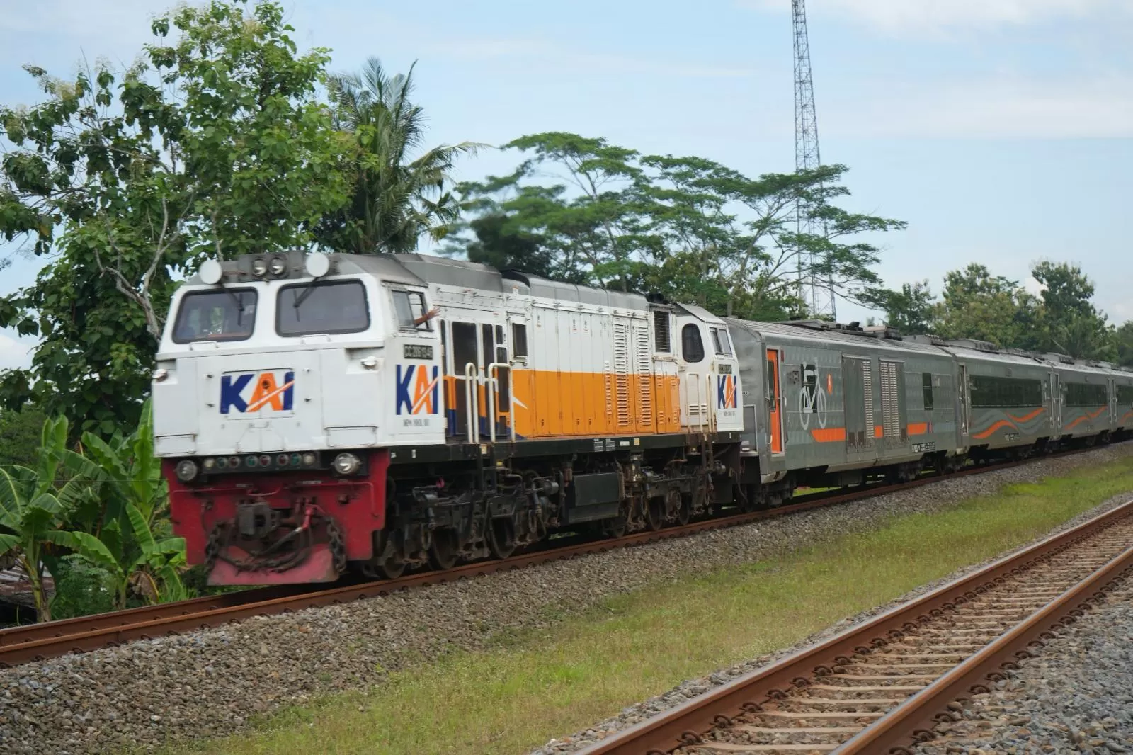 Respon Kasus Pelemparan Batu Ke Kereta Api, KAI Daop 5 Tegaskan Pelaku Bisa Dipidana