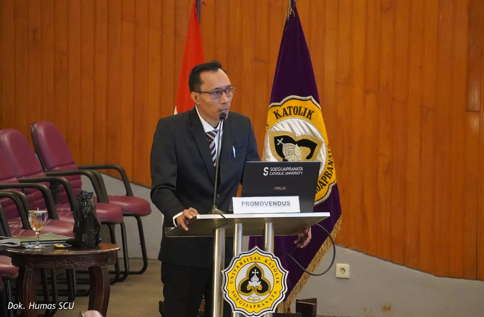 Muhajirin saat ujian terbuka disertasi