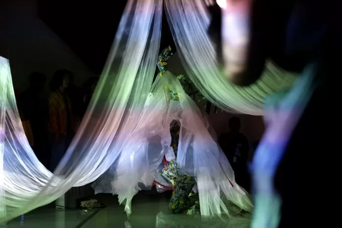 Salahsatu penggalan adegan 'Membaca Sejarah Melalui Ingatan yang Diukir Air' gelaran PSBK (Istimewa)