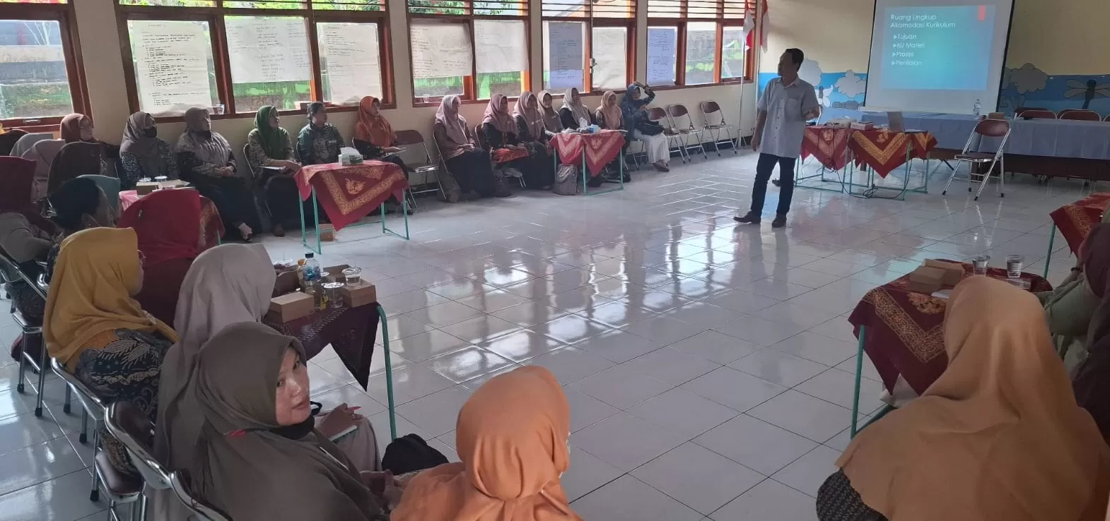 Pelatihan kurikulum pendidikan inklusif.    (Dedy EW)