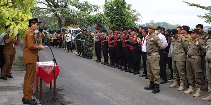 Wakil Bupati Purworejo, Dion Agasi Setiabudi SIKom MSi turun langsung memantau penertiban bangunan melanggar tata ruang. 
