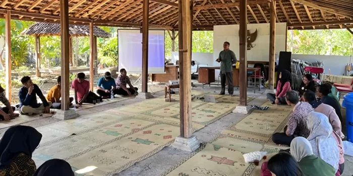 Kantor Kapanewon Dlingo menggelar kegiatan pengolahan sampah organik menjadi pupuk kompos pada Kamis (10/7/2025).