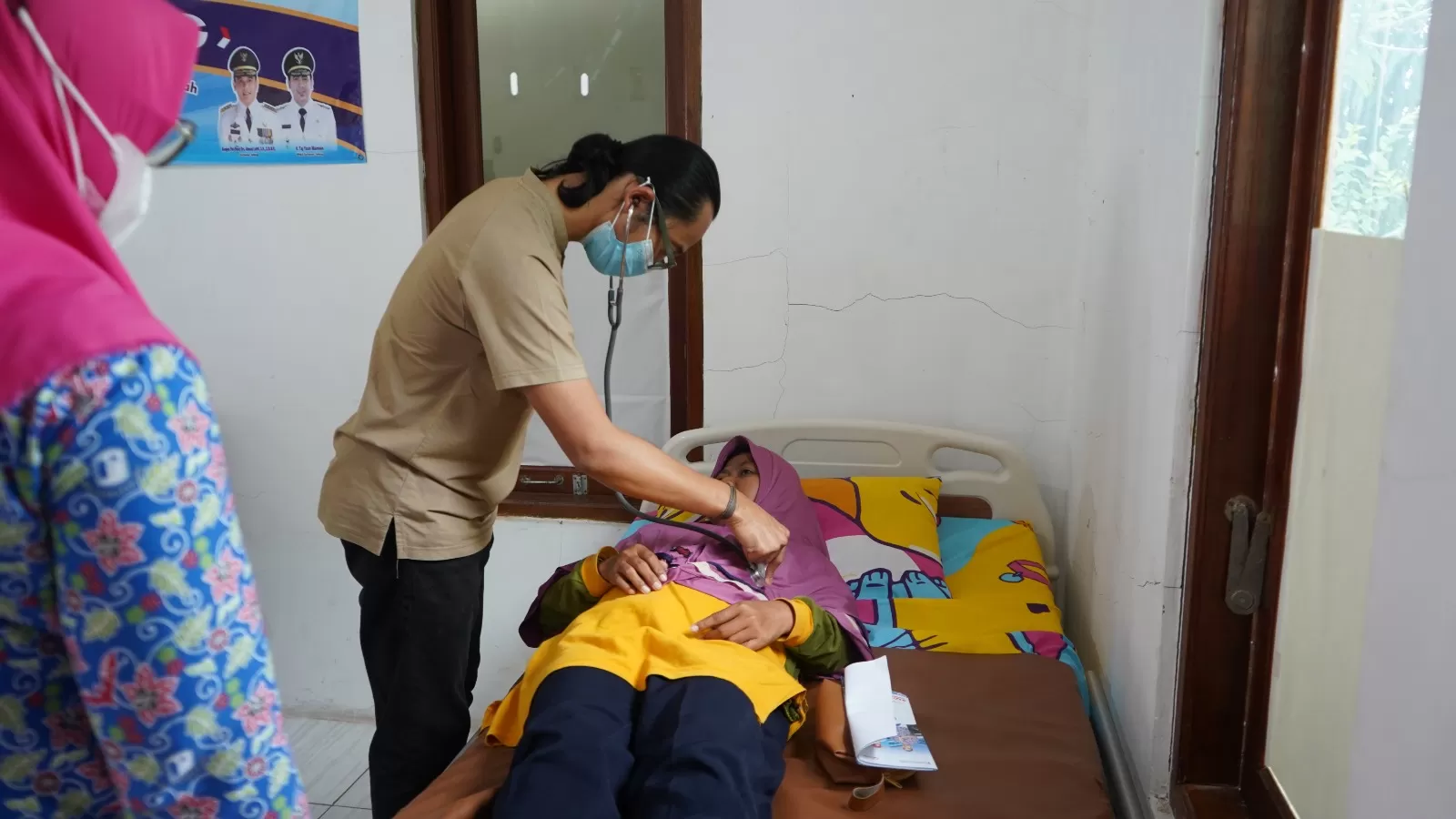 Dokter spesialis keliling desa Kedungbenda (Toto R)