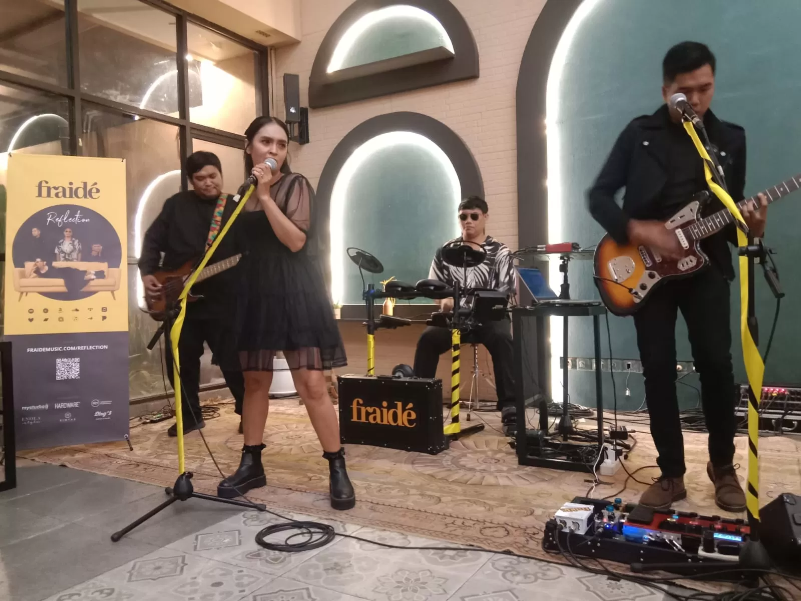 Showcase Fraid&eacute; di Teras Kemala Cafe (Ary B Prass)