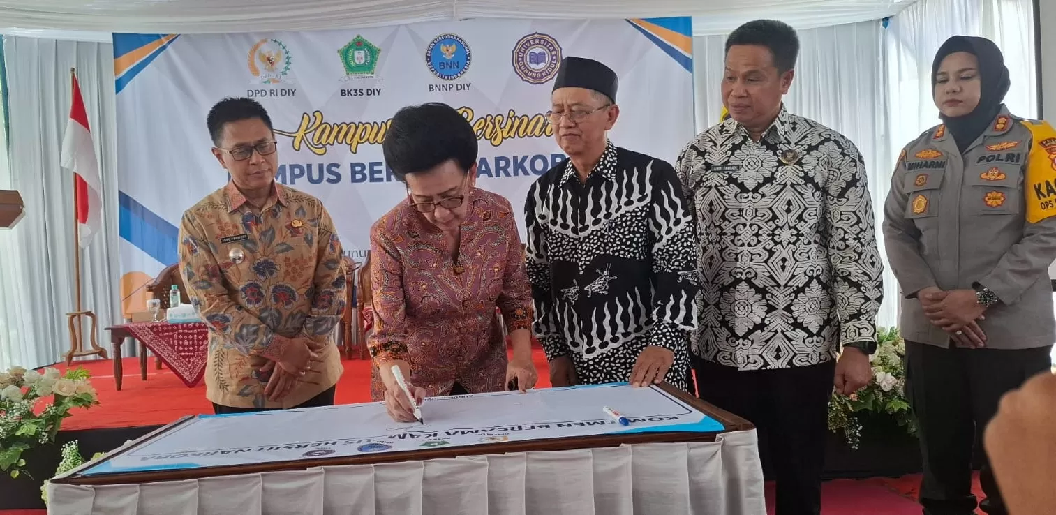 GKR Hemas tanda tangan pakta integrutas bersih narkoba. KRJogja.com-Dedy EW
