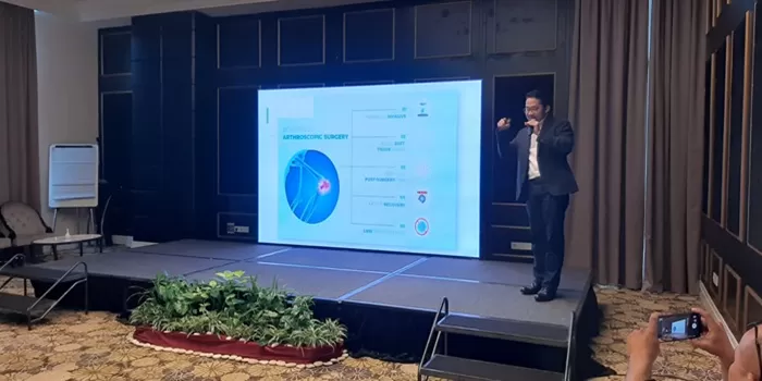 dr. Jefri Sukmawan, Sp.OT (K), Subsp.OBS dalam acara Media Tour 2025 Health Talk yang bertajuk &ldquo;Advanced Treatment for Shoulder&rdquo; yang diselenggarakan RS Premier Bintaro di Swiss-Belhotel Yogyakarta.