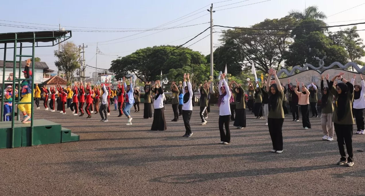   Keterangan: Senam sehat  dalam rangka Literasi dan Inklusi Keuangan  yang dihelat Pemkab Purworejo dan Bank Mandiri  dengan tema Melek Finansial.   (Istimewa)