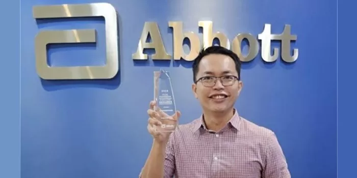 Dr Prawira Winata, Kepala Urusan Medis untuk bisnis nutrisi Abbott di Indonesia, saat mengumumkan peluncuran PediaSure terbaru dengan PeptiGro System. 
