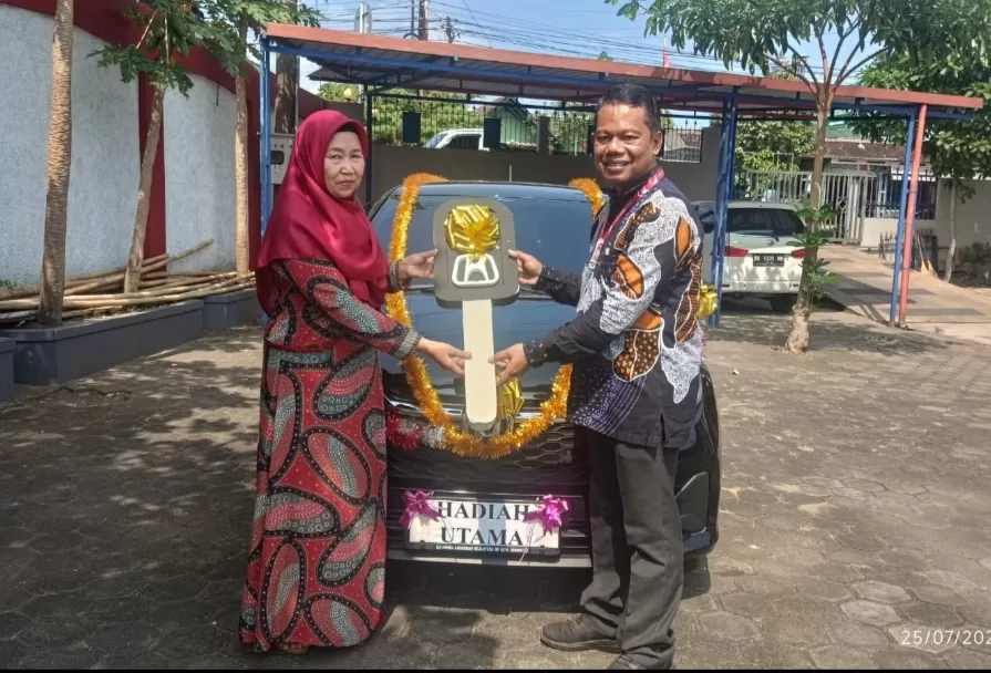 Foto:  Penyerahan hadiah utama kepada pemenang Undian Gebyar Danagung 2025. (Foto: Istimewa) 