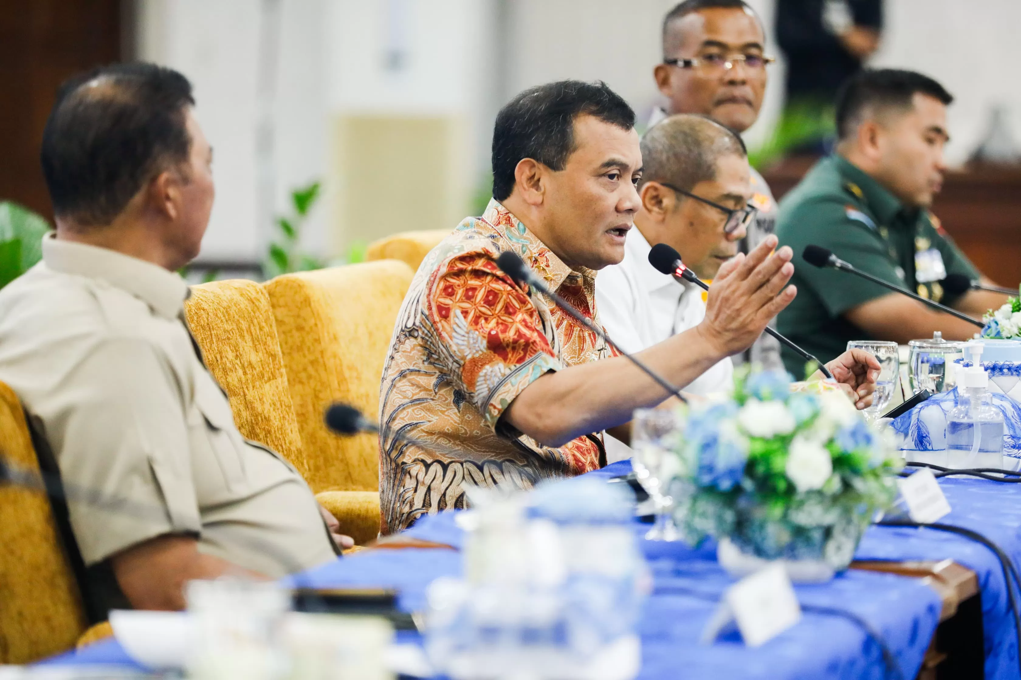 Gubernur Jawa Tengah, Ahmad Luthfi  dalam rapat koordinasi bersama Badan Gizi Nasional (BGN) dan jajaran pemerintah daerah se-Jawa Tengah, di gedung Gradhika Bhakti Praja (Foto Humas Pemprov Jateng)
