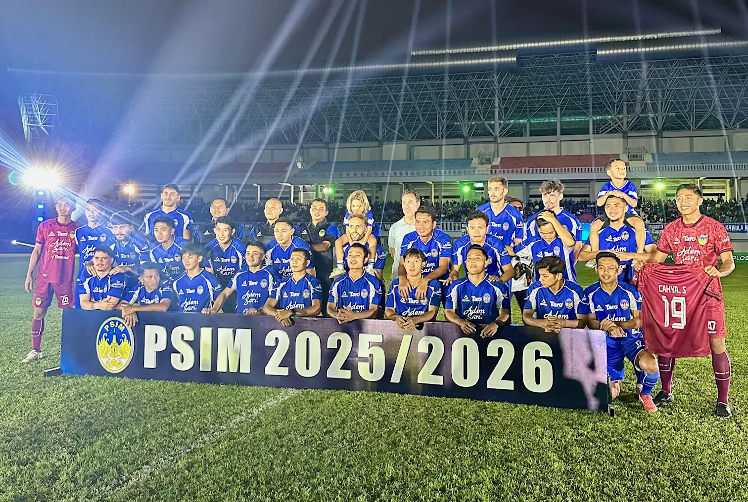 Skuad PSIM bersama jersey baru (Harminanto)