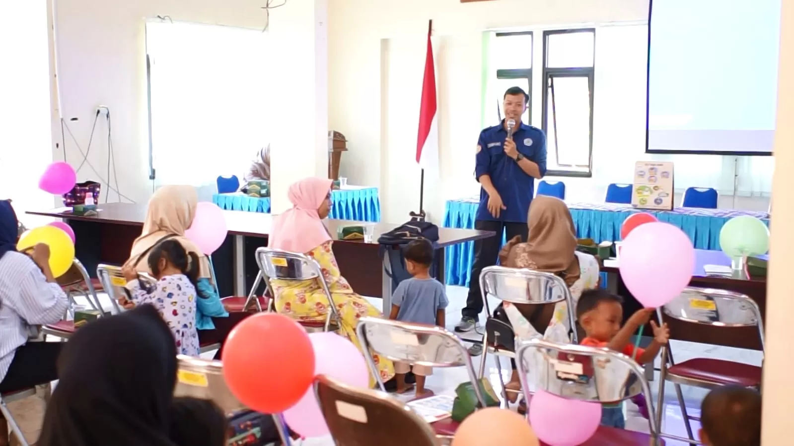 Dosen Unriyo saat berikan sosialisasi pada para ibu