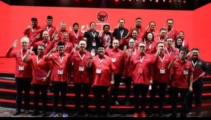 Megawati Soekarnoputri bersama jajaran DPP PDI Perjuangan 2025-2030 (Foto Dokumen) 