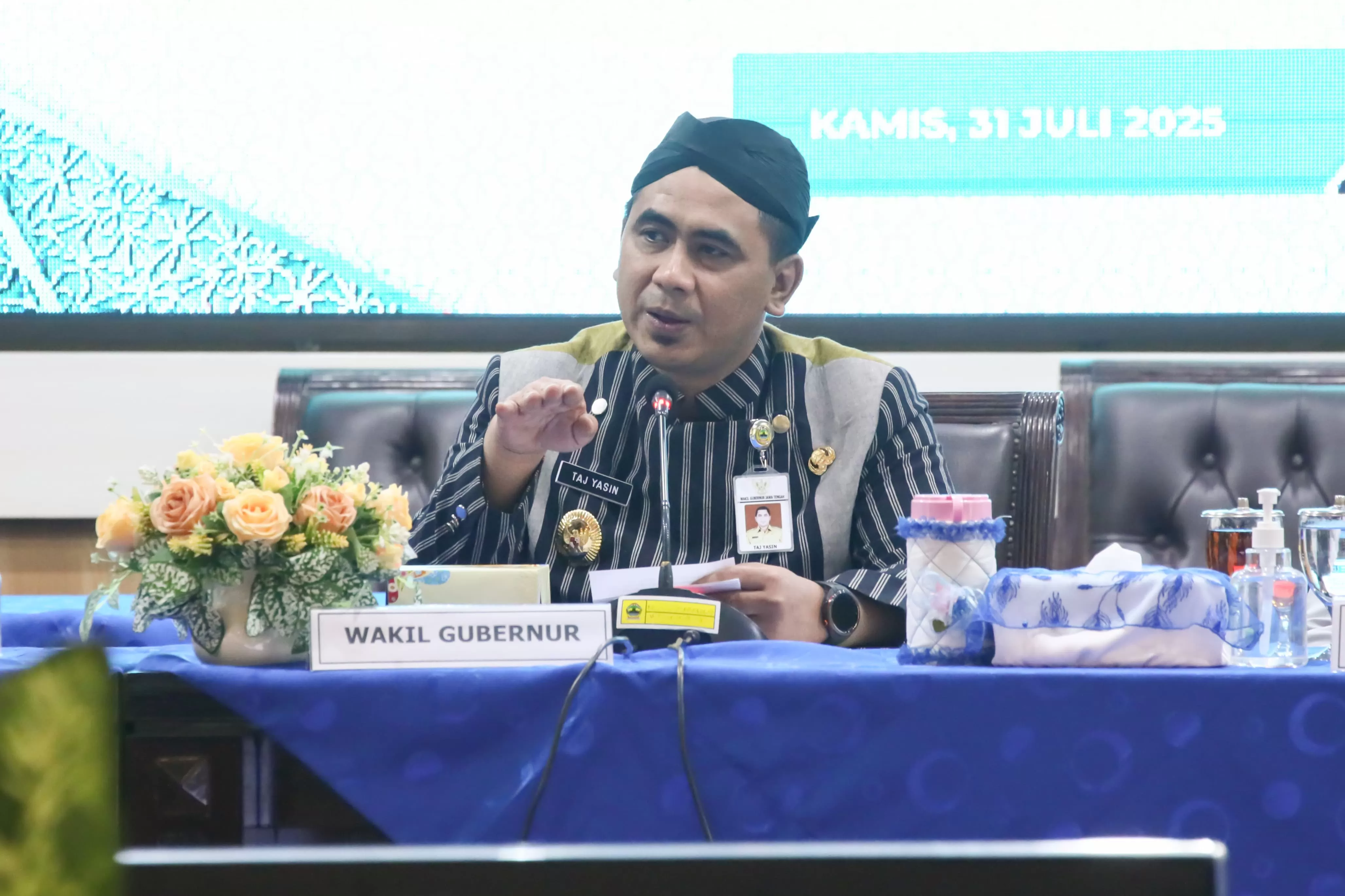 Wakil Gubernur Jawa Tengah, Taj Yasin dalam acara Workshop Peningkatan Perekonomian Jawa Tengah melalui Pengembangan Ekonomi Syariah, di kantornya pada Kamis, (31/7/2025) (Foto Humas Pemprov Jateng)