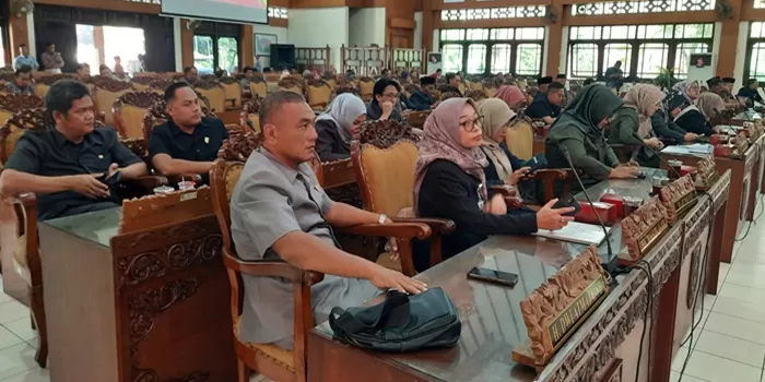 Rapat paripurna DPRD Klaten, agenda pemandangan umum fraksi.