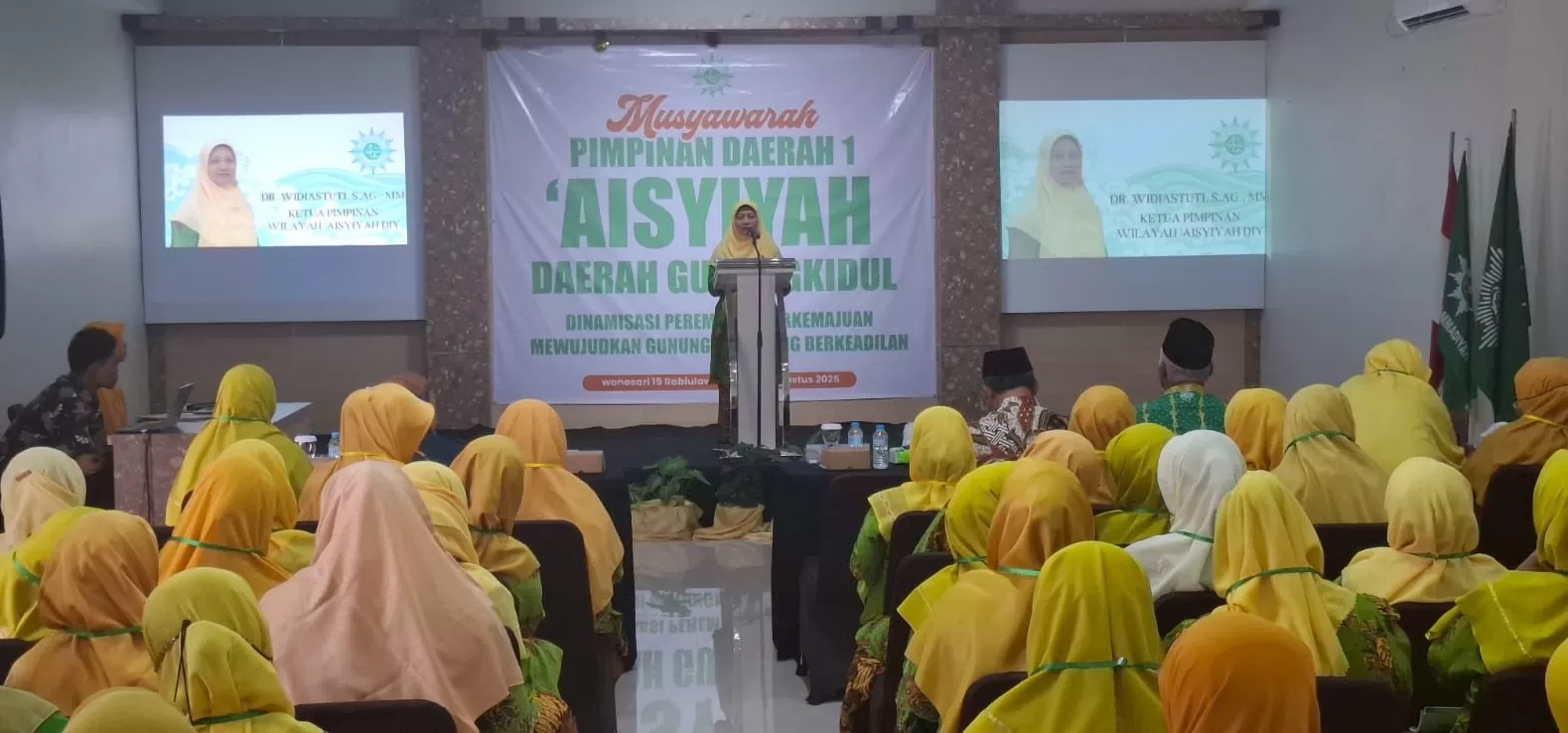 Ketua PWA DIY membuka Muspimda Aisyiyah.      (Dedy EW)