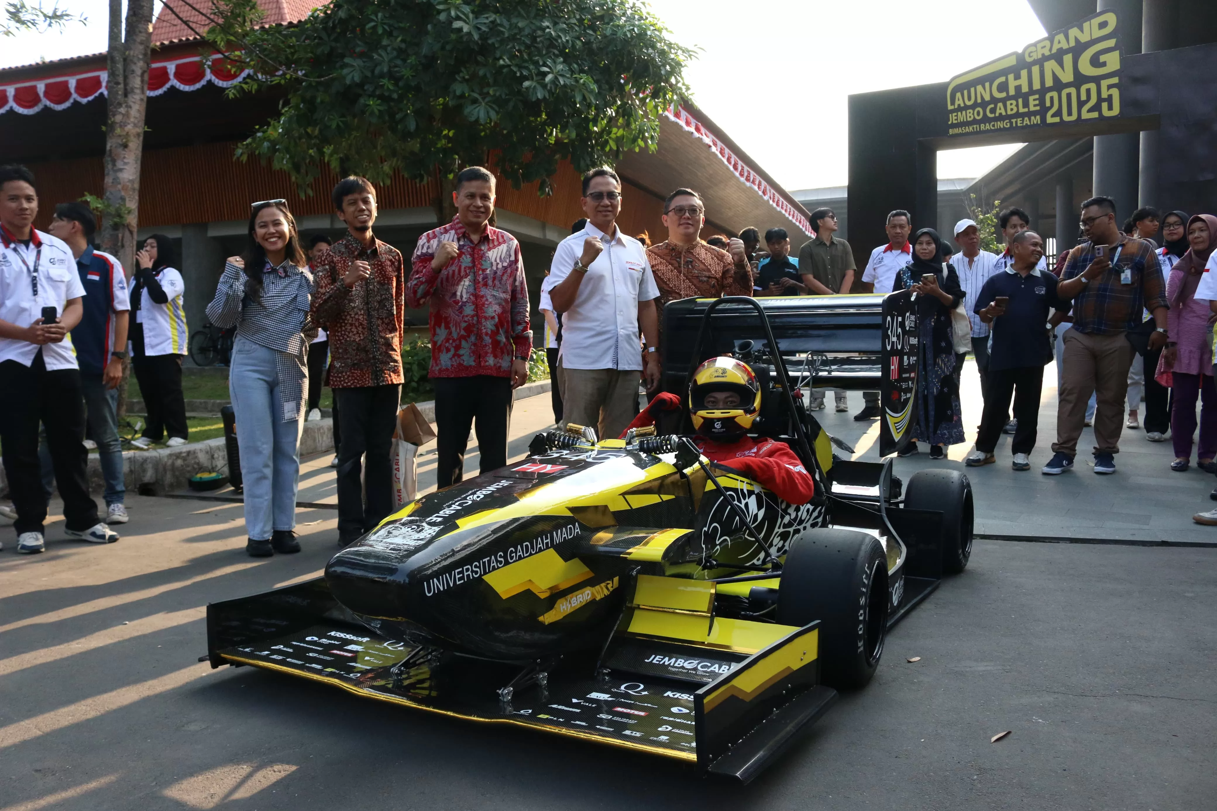 Peluncuran Mobil Hybrid Formula Student pertama di Asia Tenggara (BM-14H) karya Tim Balap Bimasakti UGM, di Gelanggang Inovasi dan Kreativitas, Sabtu (9/8/2025).  (Sumber foto: Tim Bimasakti UGM)