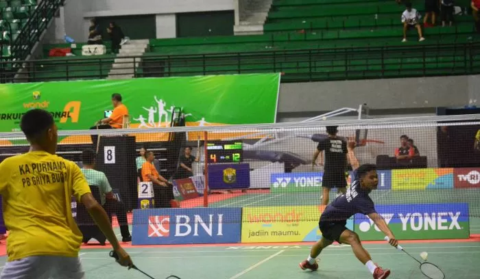 Pertandingan ganda remaja campuran antara  Ryo Aqsha/Charlieta Aline kontra Raka Dimas/Janira  (Abrar)