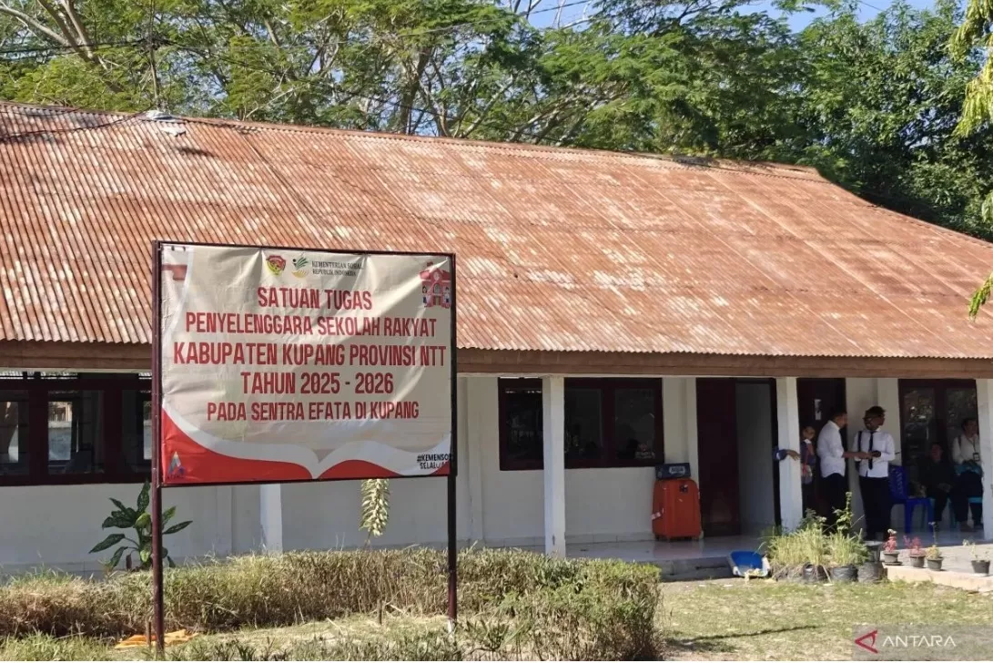   Salah satu bangunan di Sentra Efata Kupang Kementerian Sosial dimanfaatkan sebagai ruang satuan tugas penyelenggara Sekolah Rakyat Kabupaten Kupang, Nusa Tenggara Timur yang mulai diramaikan oleh pa ((ANTARA/M Riezko Bima Elko Prasetyo))