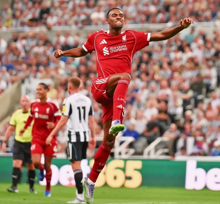 Ryan Gravenberch merayakan gol pertama liverpool di menit 35. (Foto tangkapan layar IG Liverpool) 