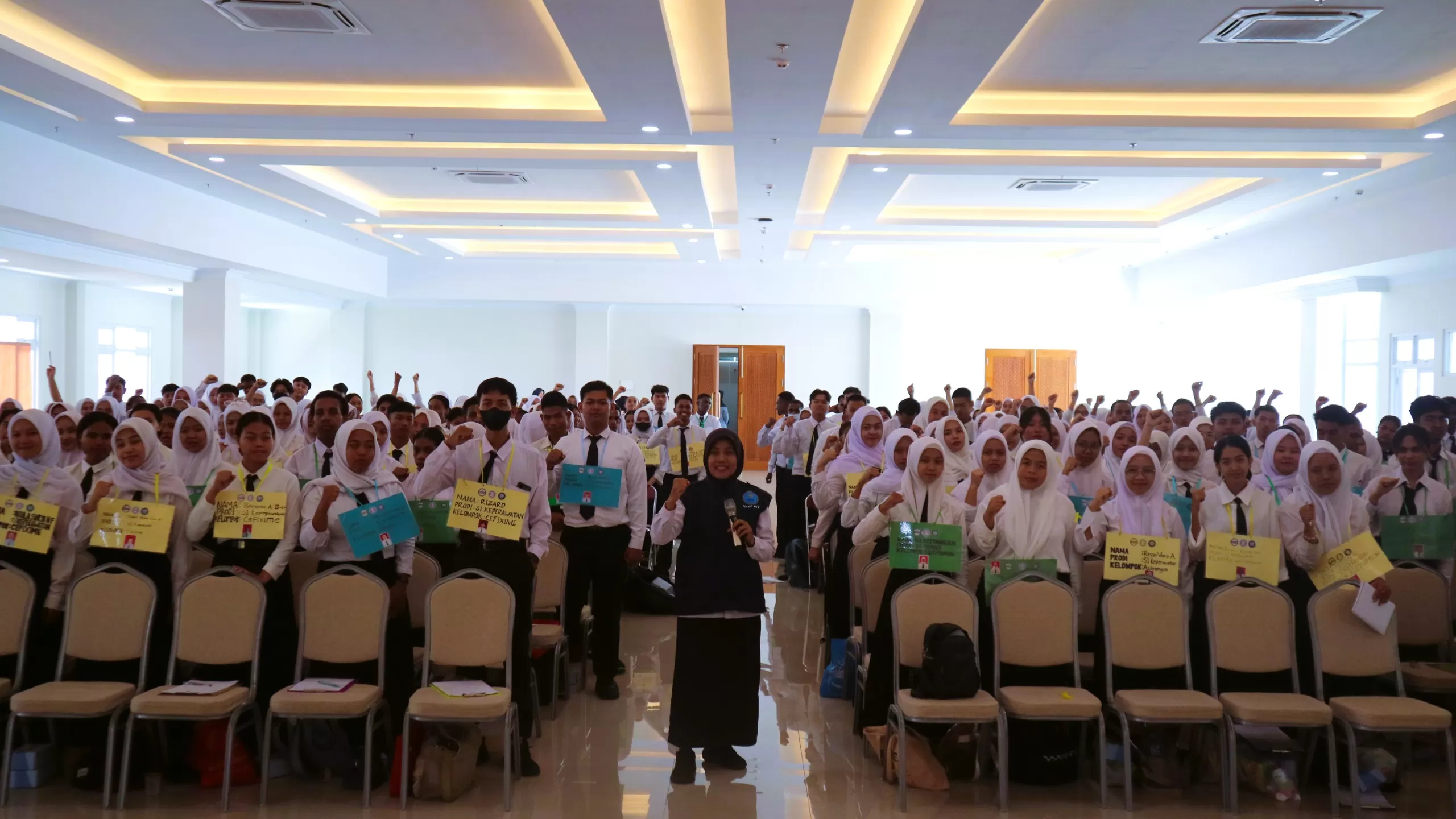 Mahasiswa baru Stikes Notokusumo Yogyakarta di sela PKKMB. (Ist)