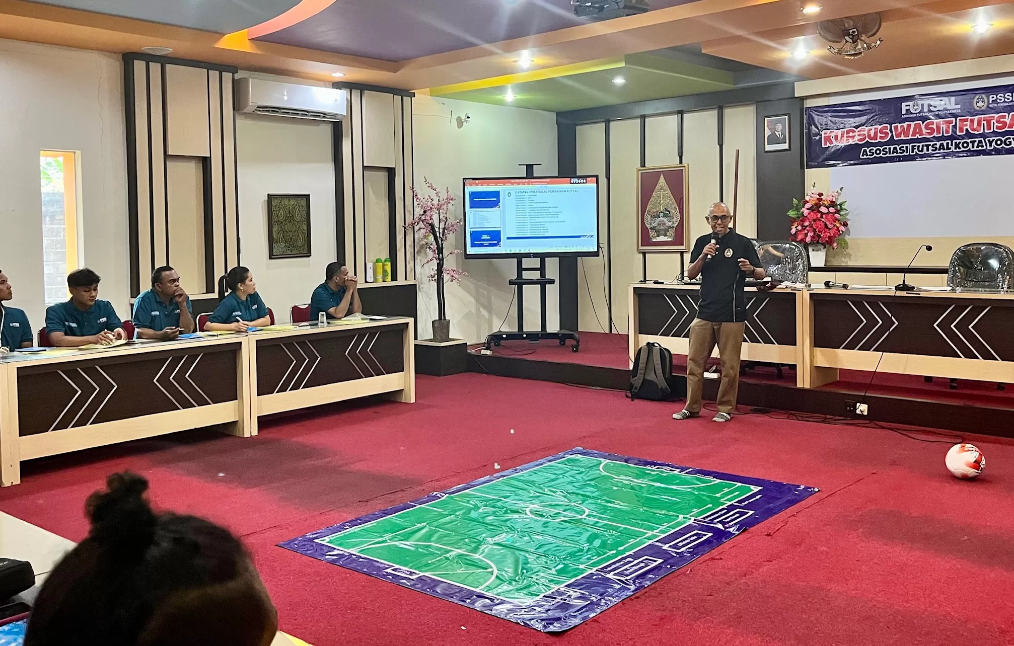 Peserta kursus saat mendapatkan materi dari instruktur nasional (Ist)