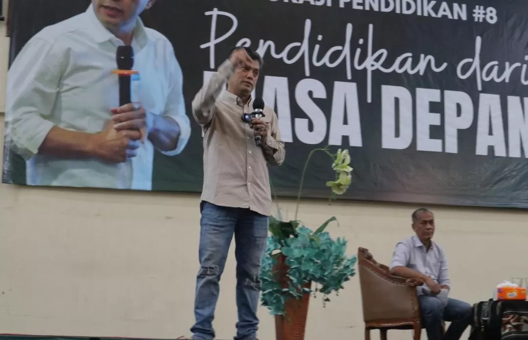  Pendiri GSM, Muhammad Nur Rizal menyampaikan paparan dalam forum Ngkaji Pendidikan. (Istimewa) 