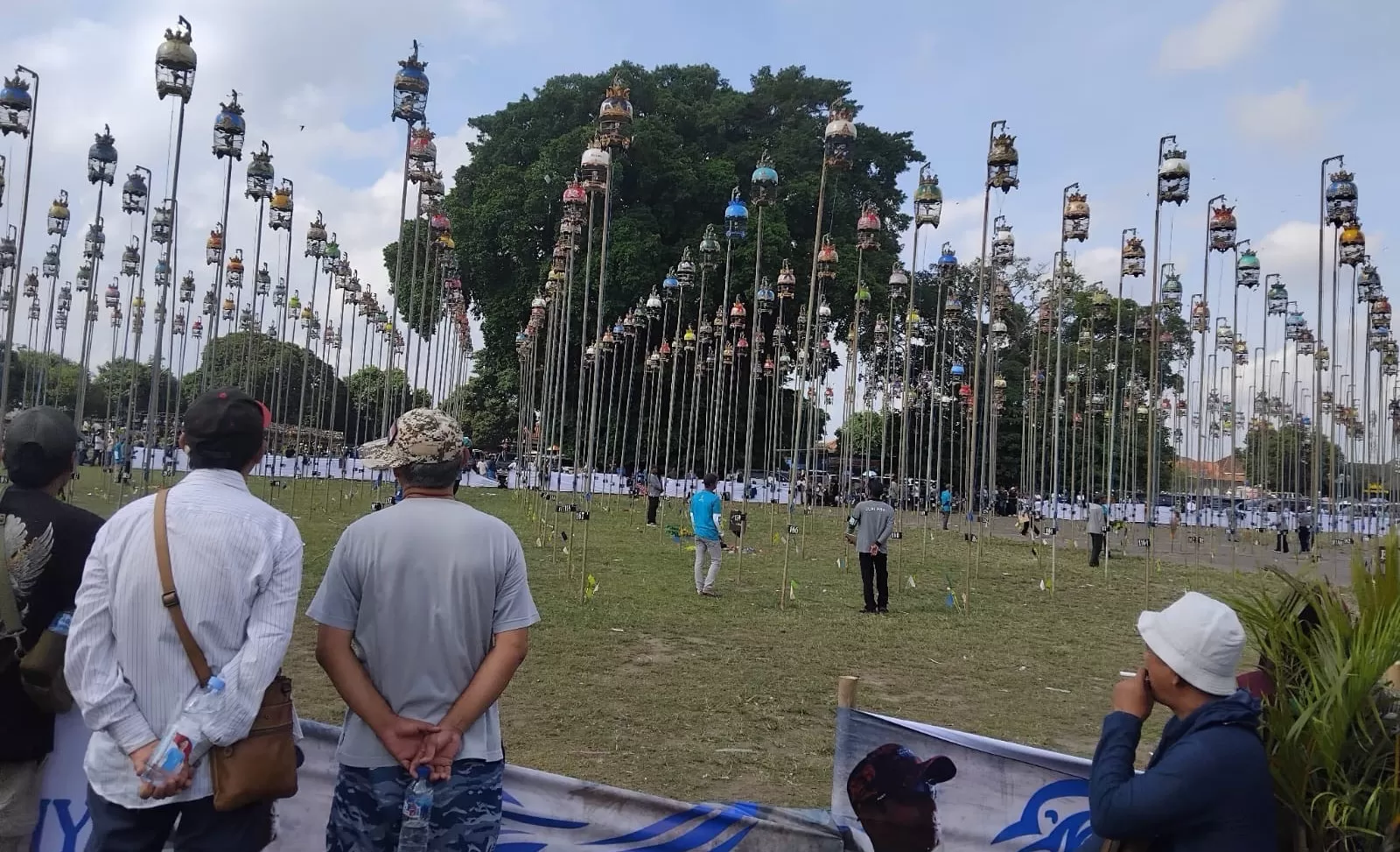 KR-Abrar Meriah dan ramai penyelenggaraan kejuaraan Liga Perkutut Indonesia seri VII memperebutkan Piala Raja HB 2025 yang tersaji di Alun-alun Kidul (Alkid) Yogya, Sabtu (6/9) 