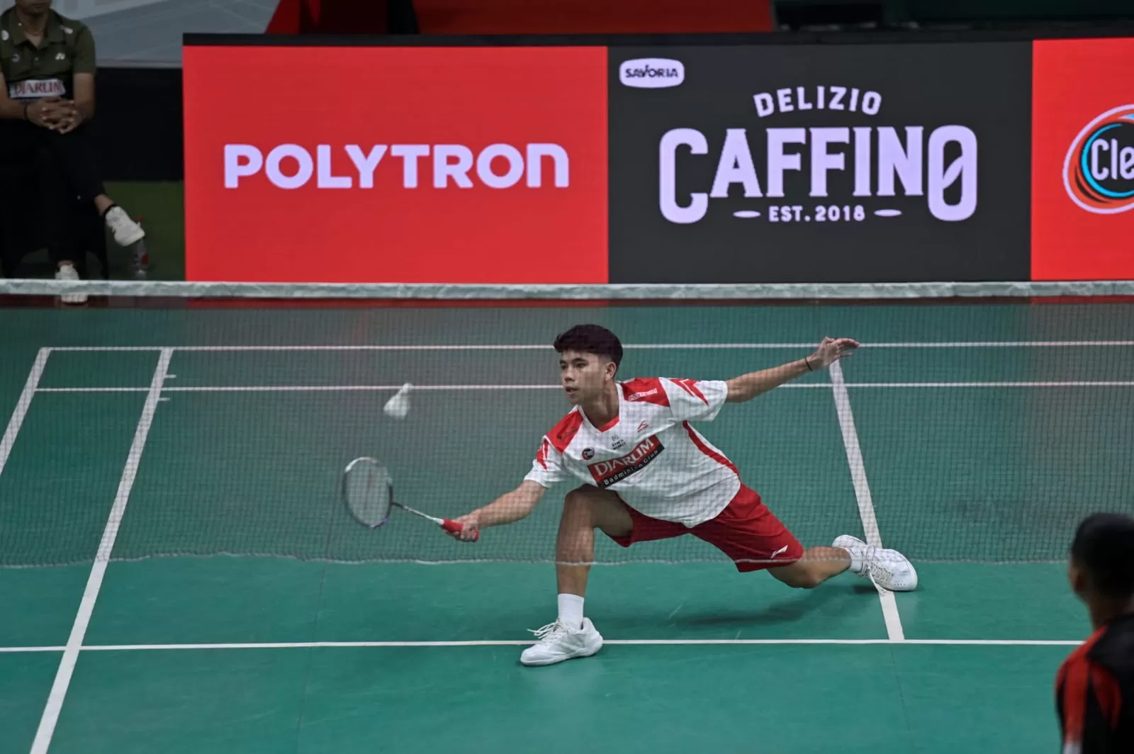 Penampilan impresif Tunggal putra PB Djarum, Yudha Rendra Wijaya, saat bertanding melawan Ahmad Baihaqi Untoro dari Power Rajawali di babak penyisihan Polytron Superliga Junior 2025.&mdash;(Foto: Ist)
