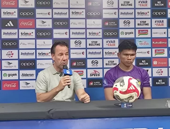 Van Gastel memberi keterangan pers (Ist)