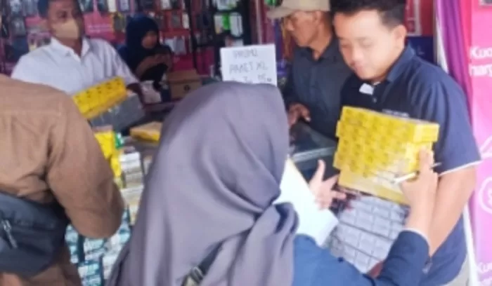 Foto ; KR Judiman Penyitaan rokok ilegal oleh petugas gabungan