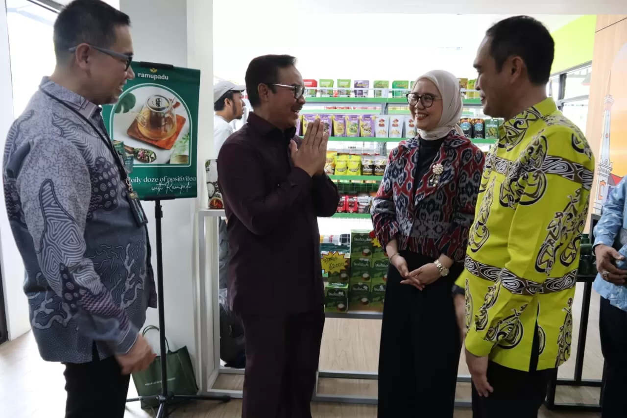 Walikota Yogya dan Direksi PT Pegadaian meresmikan sekaligus meninjau The Gade Prenuer Space di Unit Pegadaian Lempuyangan. (Ardhi Wahdan)