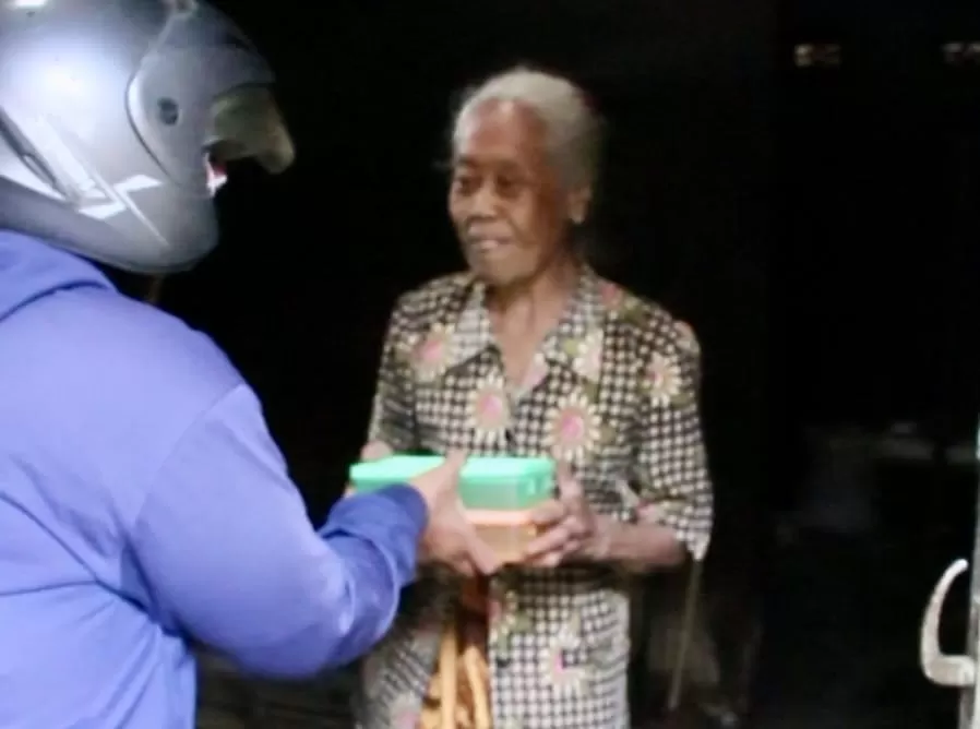 para kurir datang membawakan makanan, (Istimewa )