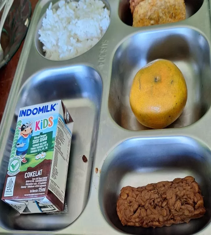 Salah satu menu MBG yang berhasil.difoto wartawan  (Rini Suryati)