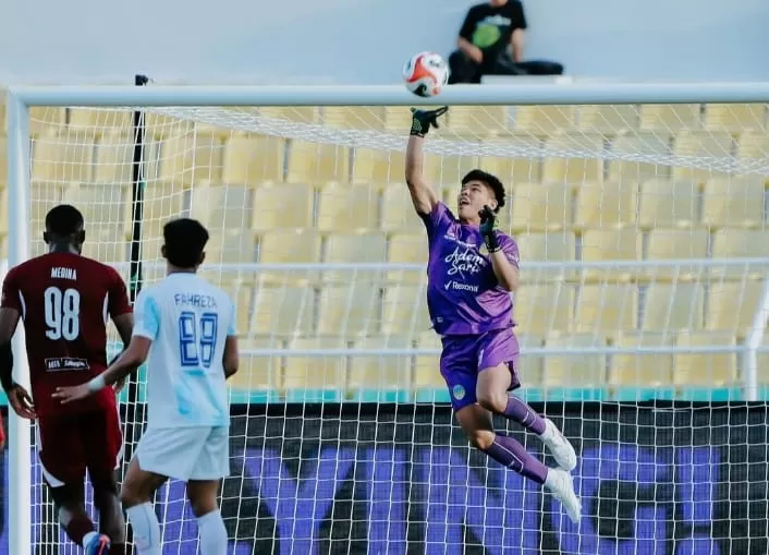 Penampilan gemilang kiper PSIM Yogyakarta, Cahya Supriadi saat melawan PSM Makassar (Foto IG PSIM)