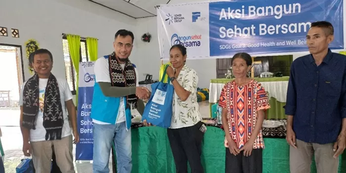 TBIG juga memberikan bingkisan peralatan dan perelengkapan mandi berisi sabun, shampoo, peralatan sikat gigi dan lain sebagainya yang dapat digunakan warga meningkatkan kebersihan.