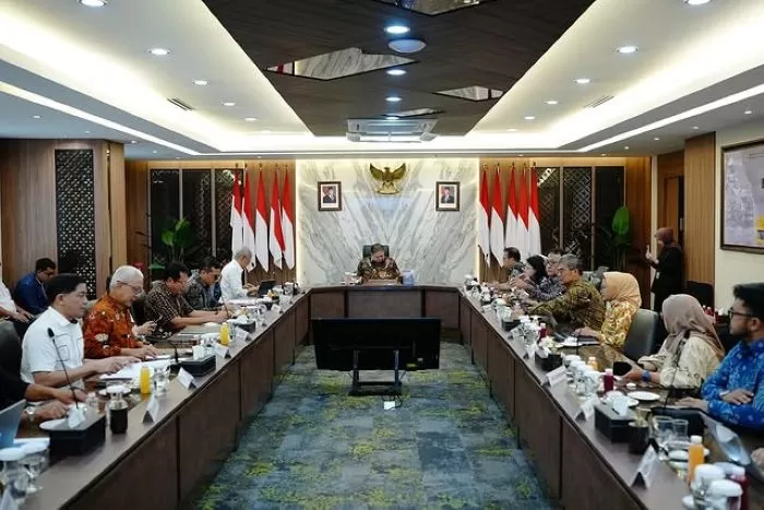 Pertemuan Menteri Koordinator Bidang Perekonomian Airlangga Hartarto dengan Aliansi Ekonom Indonesia (IG @airlanggahartarto_official)