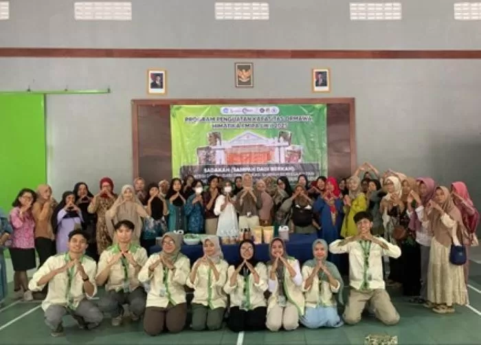 Foto bersama Tim PPK Ormawa HIMATIKA FMIPA UNY dengan warga Playen usai workshop. (Foto: Tim PPK Ormawa HIMATIKA FMIPA UNY).