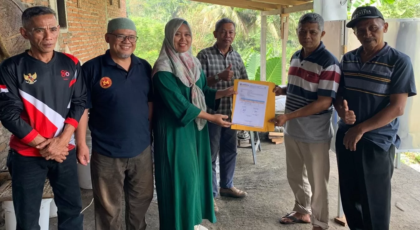  Prosesi penyerahan mesih TTG saat berlangsung. (Dok.Unimma) 