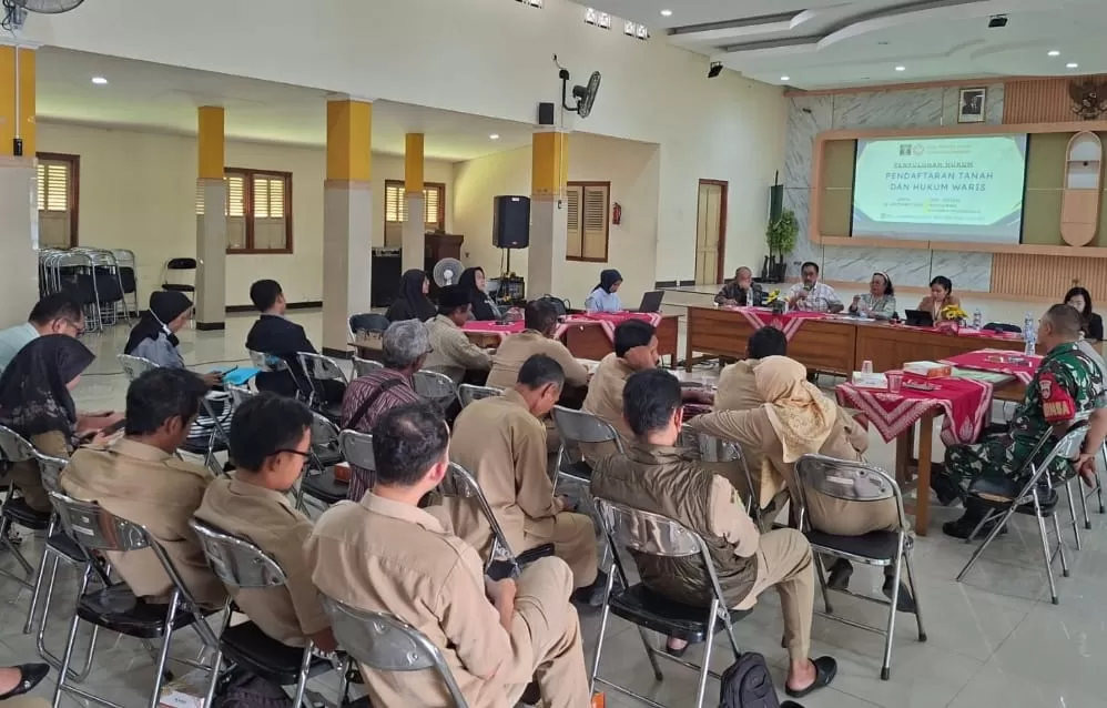 Penyuluhan hukum sekaligus sosialisasi pembentukan Posbakum di Aula Kantor Desa Pendowoharjo. (Istimewa )