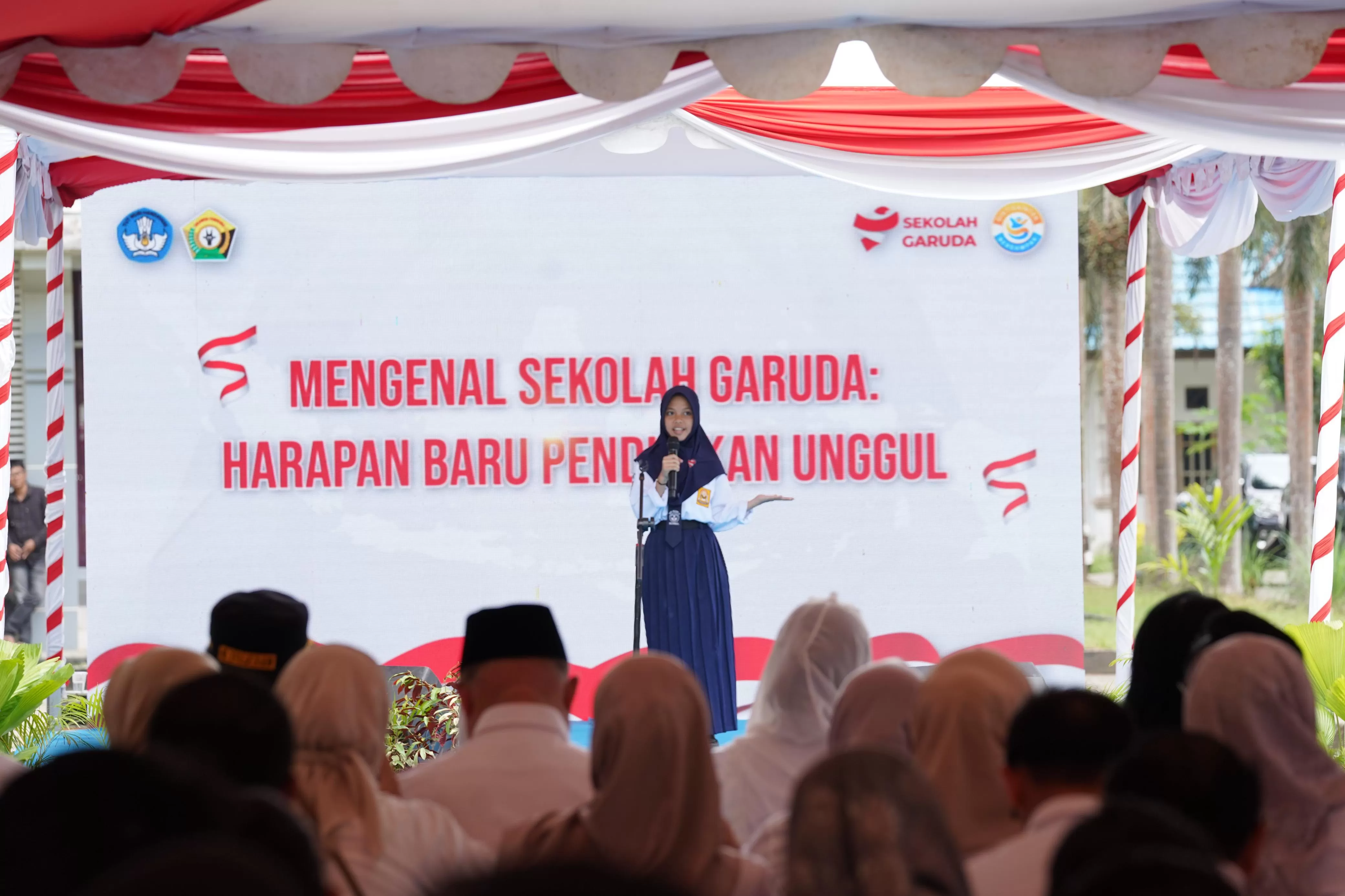 Pengenalan Sekolah Garuda dalam kegiata Groundbreaking Sekolah Garuda Konawe, Sulawesi Tenggara (Foto Badan Komunikasi Pemerintah)