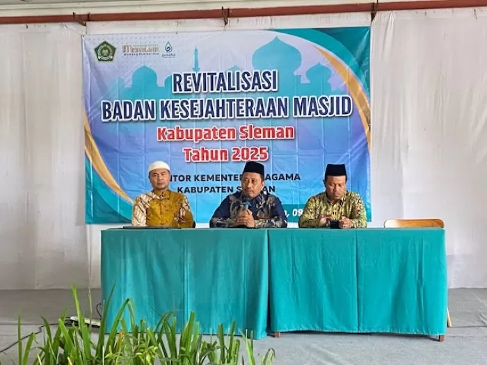  H Nadhif SAg MSi (tengah) saat membuka acara Revitalisasi Badan Kesejahteraan Masjid.  (Saifullah Nur Ichwan)