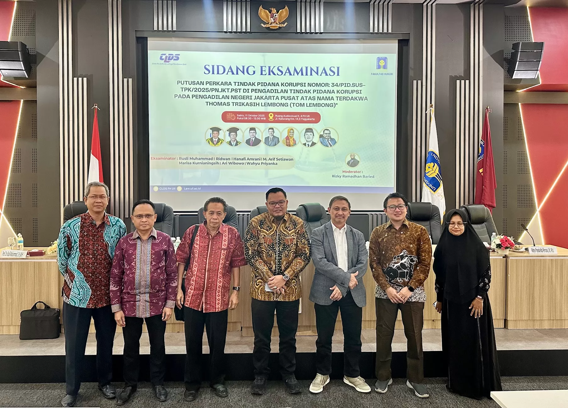   Para eksaminator dan CLDS FH UII berfoto usai Sidang Eksaminasi    ((Harminanto))