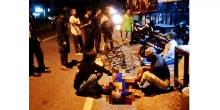 Evakuasi korban di TKP Laka Lantas Jalan Yogya-Bantul Parangtritis. 