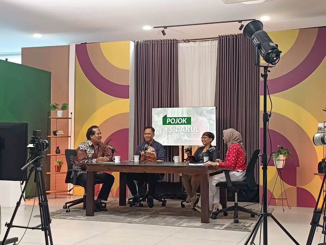 Podcast Pojok Sibalul menghadirkan Andriana Wulandari, SE.Amirullah Setya Hardi, S.E.serta perwakilan dari Bapperida DIY.   (Istimewa)