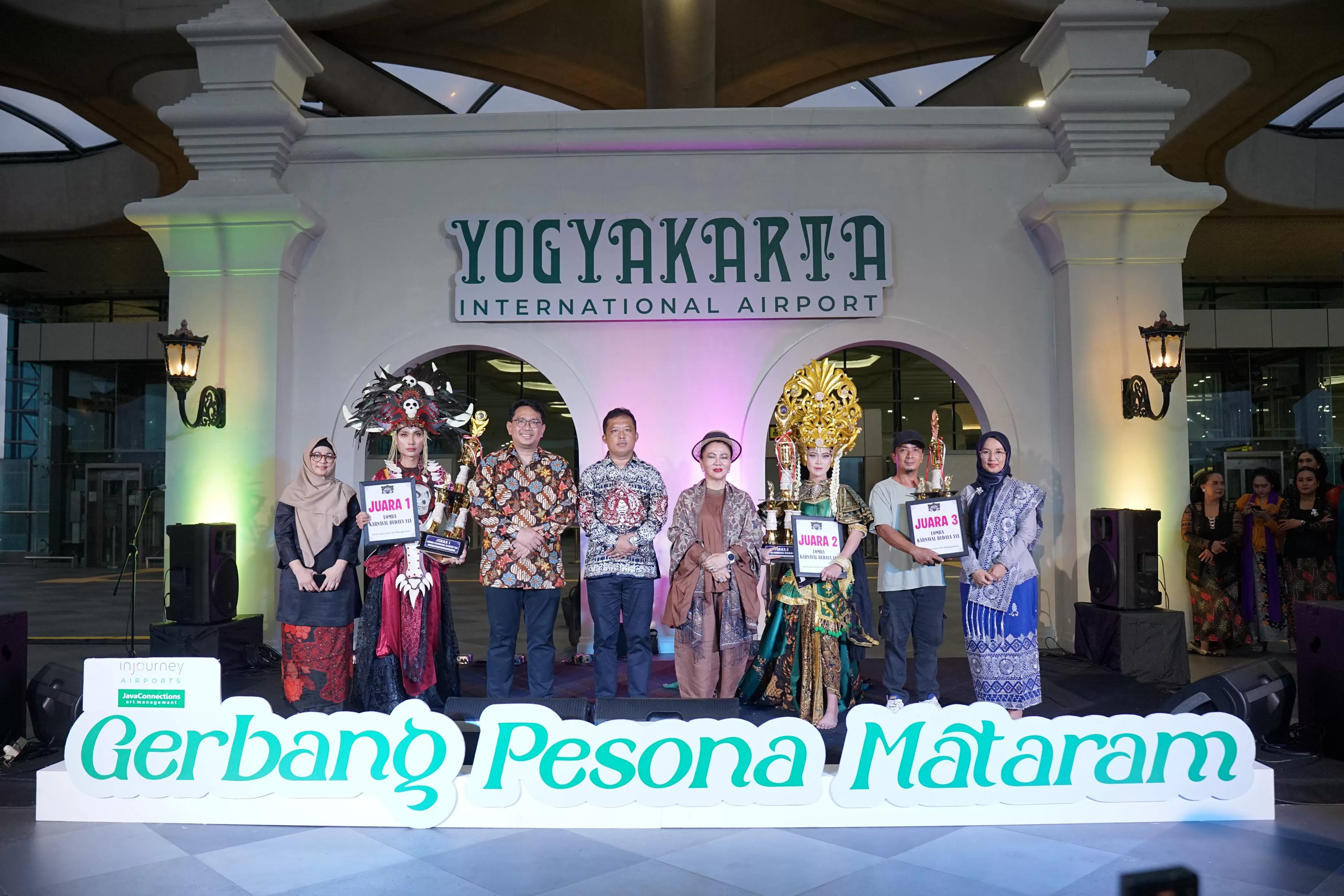 Para juara Lomba Karnaval Budaya YIA 2025 (ist)