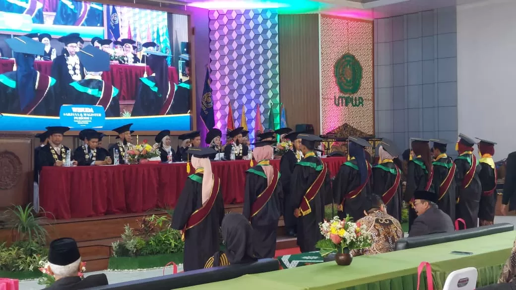 Rapat Senat Terbuka Wisuda Sarjana dan Magister Periode I Tahun Akademik 2025/2026 UMPWR , di Auditorium Kasman Singodimedjo Kompleks Universitas setempat. (Hendri Utomo)